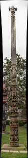 Réplique de poteau mémorial situé dans le parc Thunderbird
