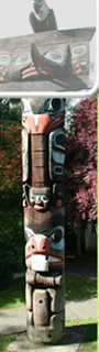 Réplique de poteau Haida mortuaire à Thunderbird Park
